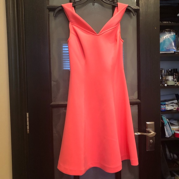 Guess hot pink off shoulder dress - Picture 4 of 4